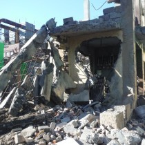 Destroyed Caïro set. Sculpted in styro covered with hard plaster. Loads of rubbles has been produced to complete debris from green department and set dressing