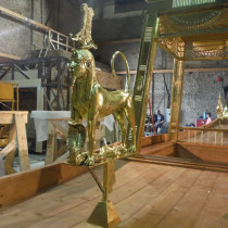 Procession / Apocalypse Throne set. Close up of ornementation sculpted by Mao Clavet