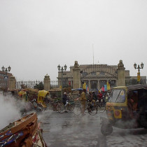 NEW DELHI set - Production of plaster columns, fenials, stone base and sculpted cows molded and produced in plaster. Fence in plastic
