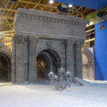 NEW YORK LIBRARY SNOWLAND set - Sculpted varied ornementation. White cement floor